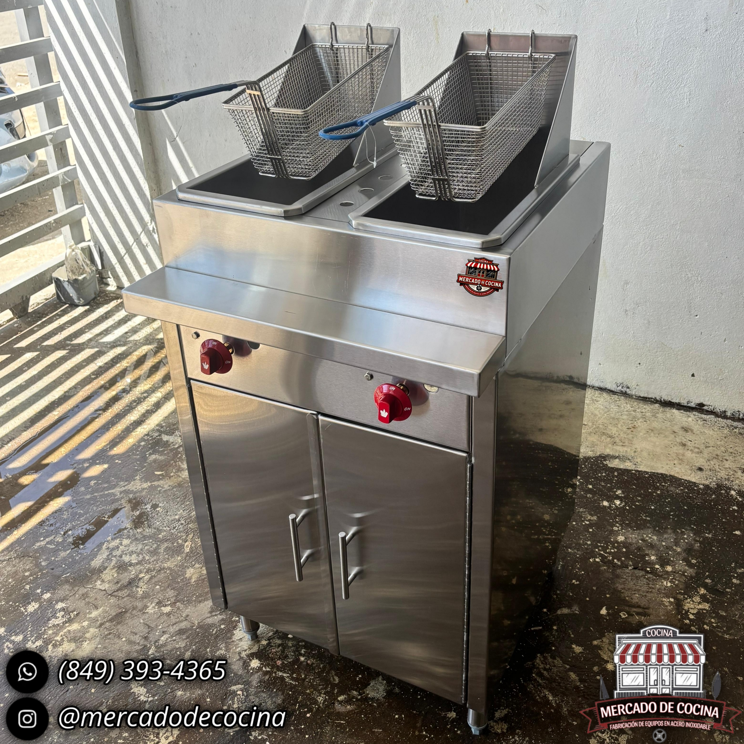 Freidora de dos tanques Mod-PRO con gabinete cerrado.