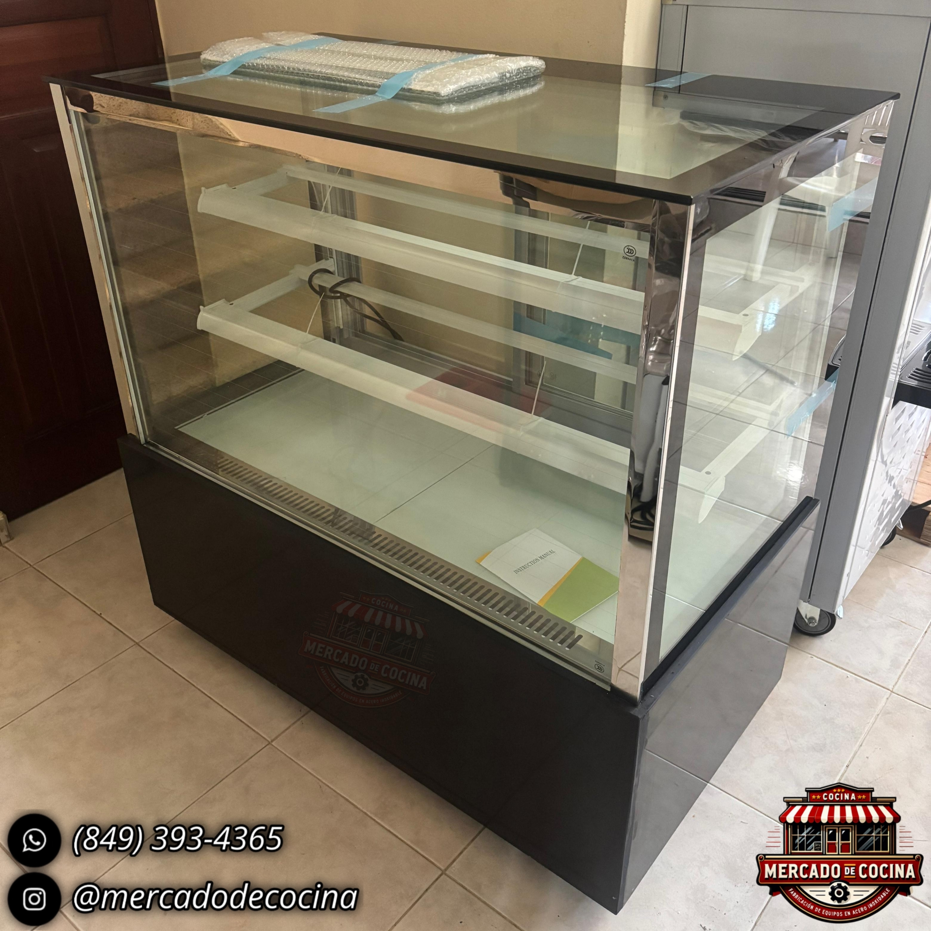 Vitrina fría para postres con cristal plano de 48"