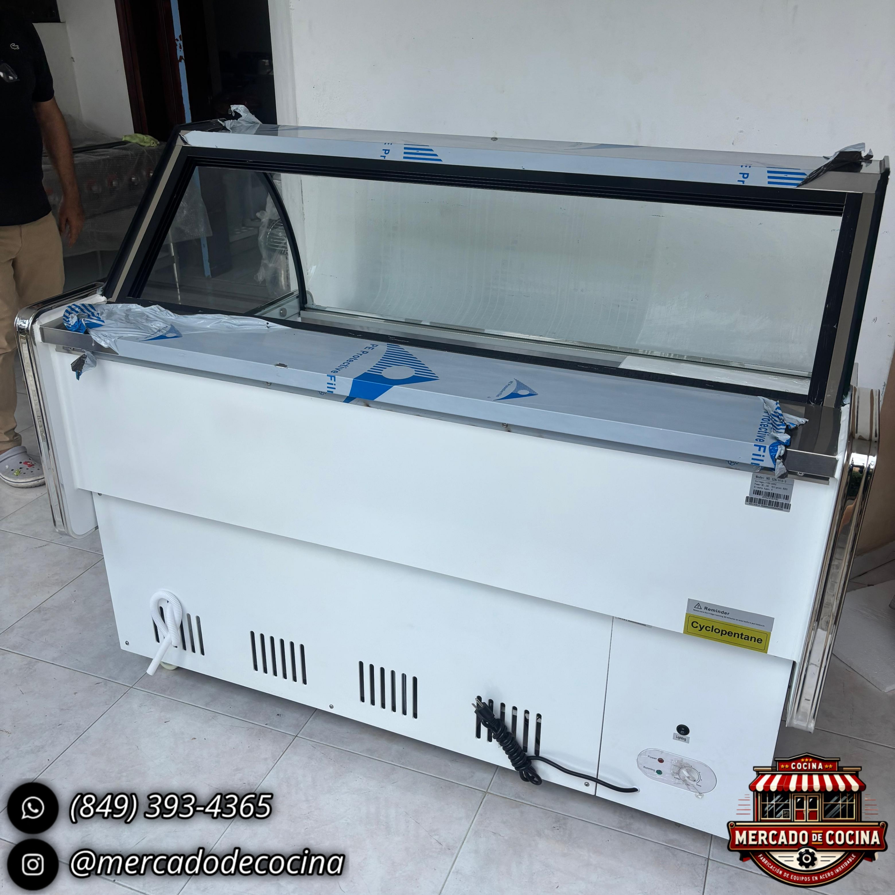 Vitrina fría para embutidos de 62"