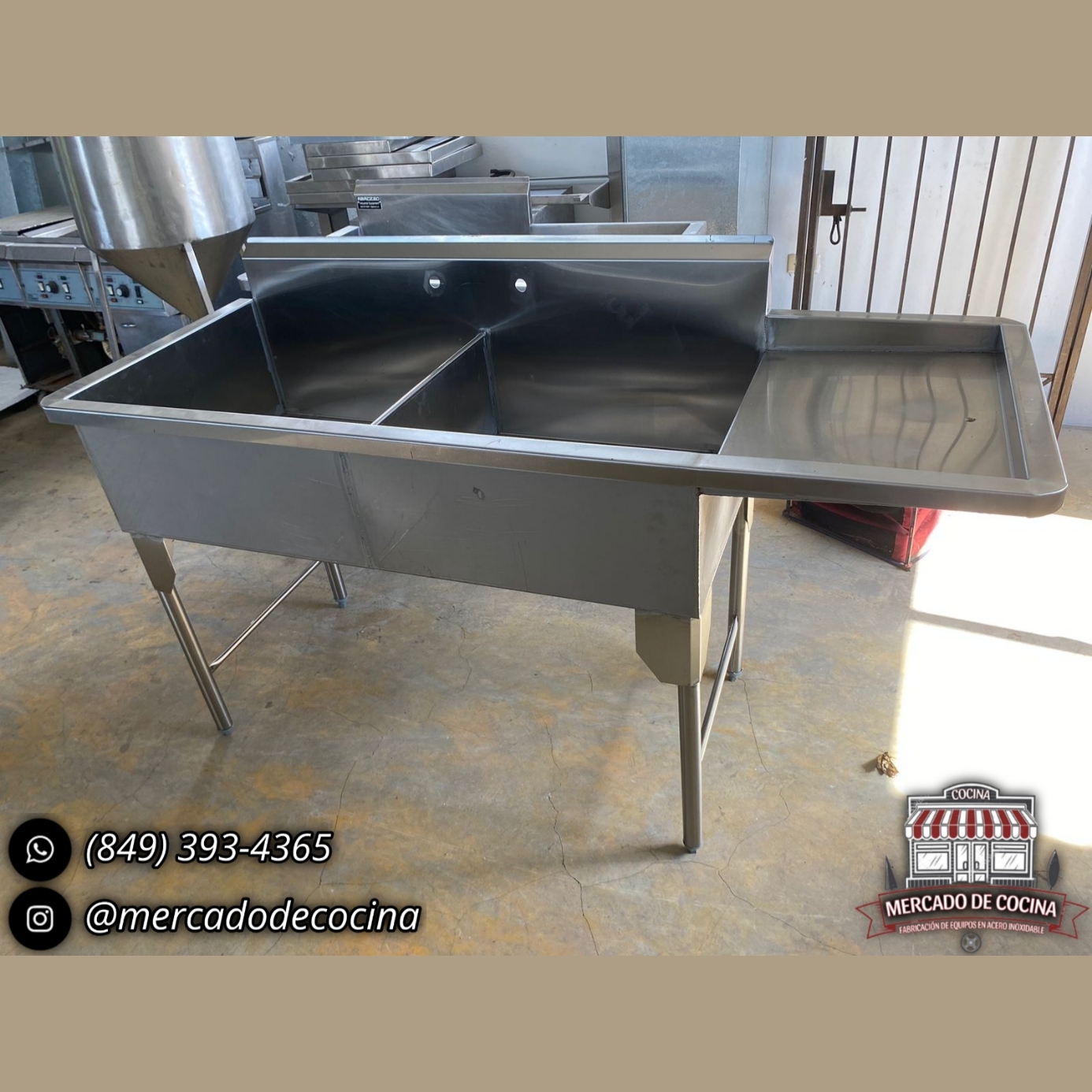 Fregadero de 2 pozas con un escurridero